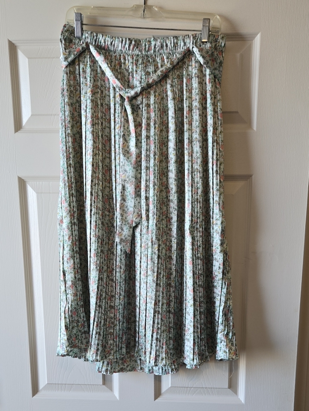Pleated Floral Midi Skirt in Mint Green - Picture 4 of 4
